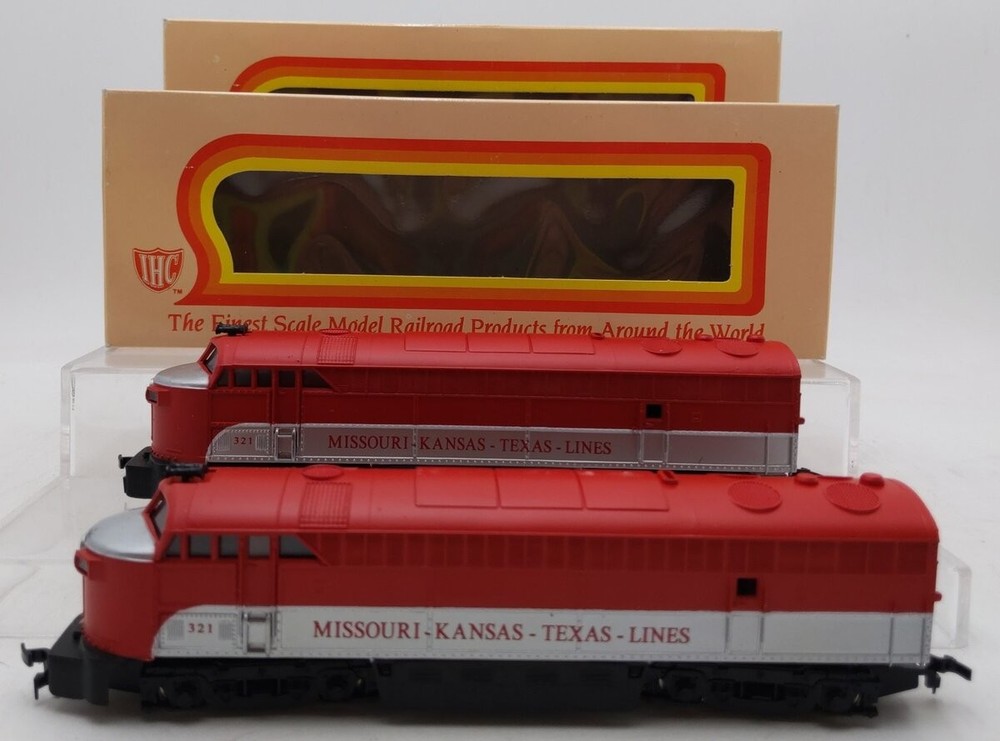 IHC M393/M593 HO Missouri Kansas & Texas FM Powered/Dummy Diesel Locomotive #321