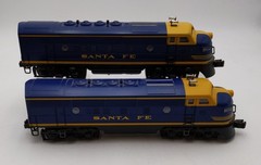 Lionel 6-18117 O Gauge Santa Fe Blue/Yellow F3 AA Diesel Set EX/Box