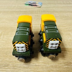 Iron Arry & Bert Collector Card MINT Thomas & Friends Wooden Railway Trains
