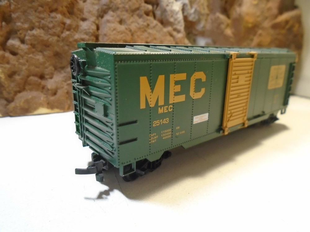 HO SCALE MAINE CENTRAL SLIDING DOOR BOXCAR MEC 25143, EXCELLENT 5-153-1-5
