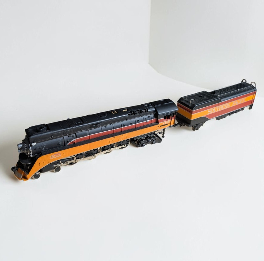 Bachmann HO Scale Southern Pacific GS-4 Daylight #4449 Steam Locomotive DC – Run