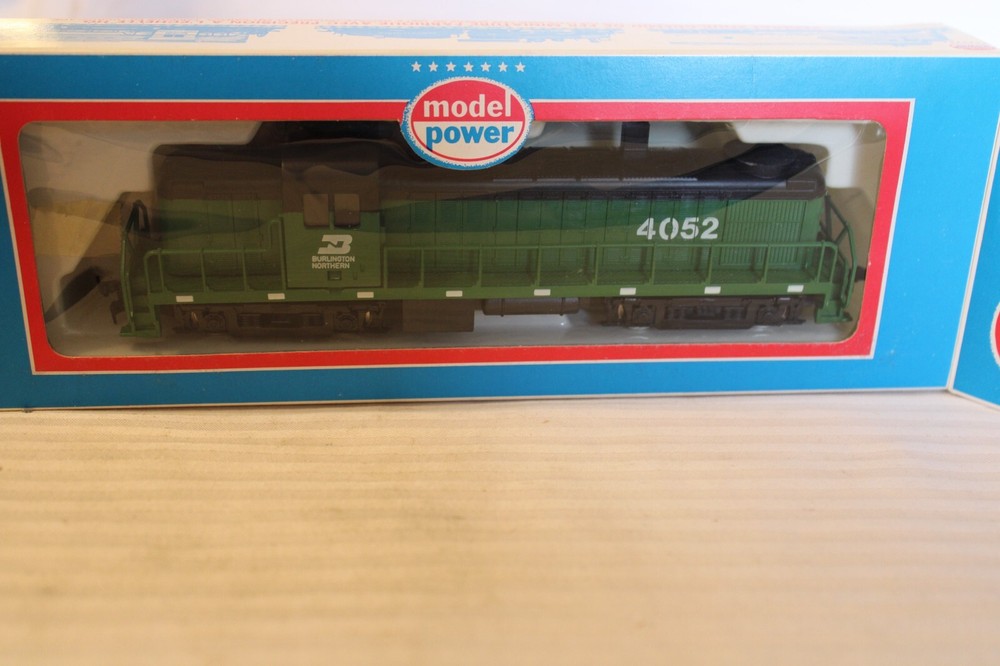 HO Scale Model Power, Alco RS-2 Diesel Loco, Burlington Northern #4052 – 6844