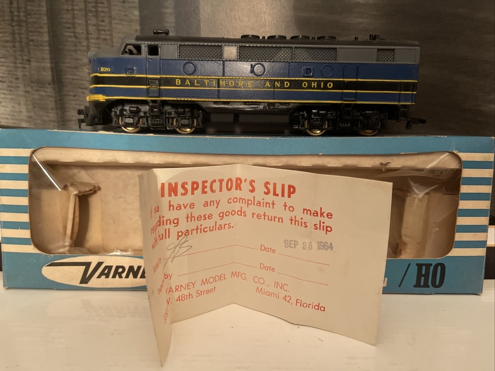 Rare Vintage 1964 Varney HO scale Baltimore and Ohio 220 Train Engine Locomotive