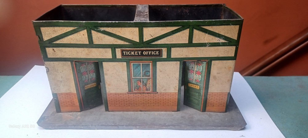 OLD ORIGINAL IVES No. 114 TIN LITHO RAILROAD STATION- MISSING ROOF