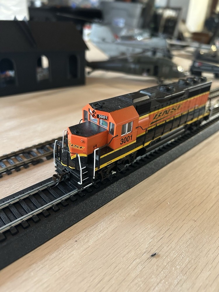 BNSF ho Gauge Diesel Locomotive #3001 3-Rail Orange/Black/Yellow