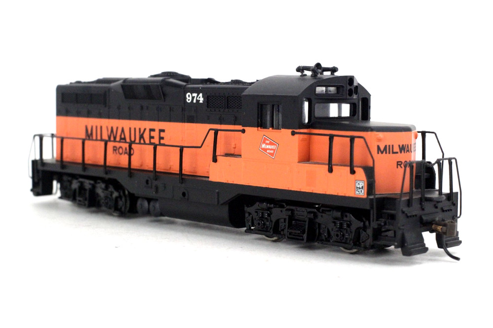 Walthers Trainline HO Scale The Milwaukee Road MILW #974 GP9M DC Powered Tested✓