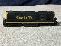 Vintage HO scale Santa Fe GP 38 Diesel Locomotive 6692 Good Shape