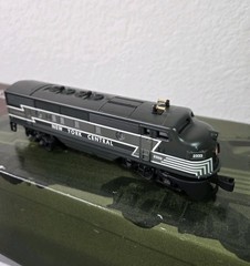 Hallmark Great American Railways Lionel 2333 New York Central F3A-A Diesel Box