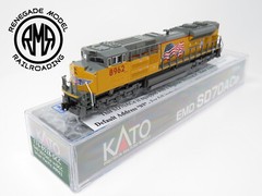 Kato 1768528DCC N Scale EMD SD70ACE Union Pacific #8962 US Flag Light Digitrax