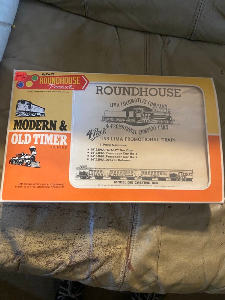 HO Scale Railroad. Roadhouse Modern & Old Timer.
