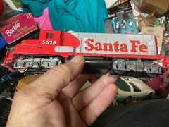 HO Scale Tyco Diesel Loco Railroad Train Santa Fe #5628