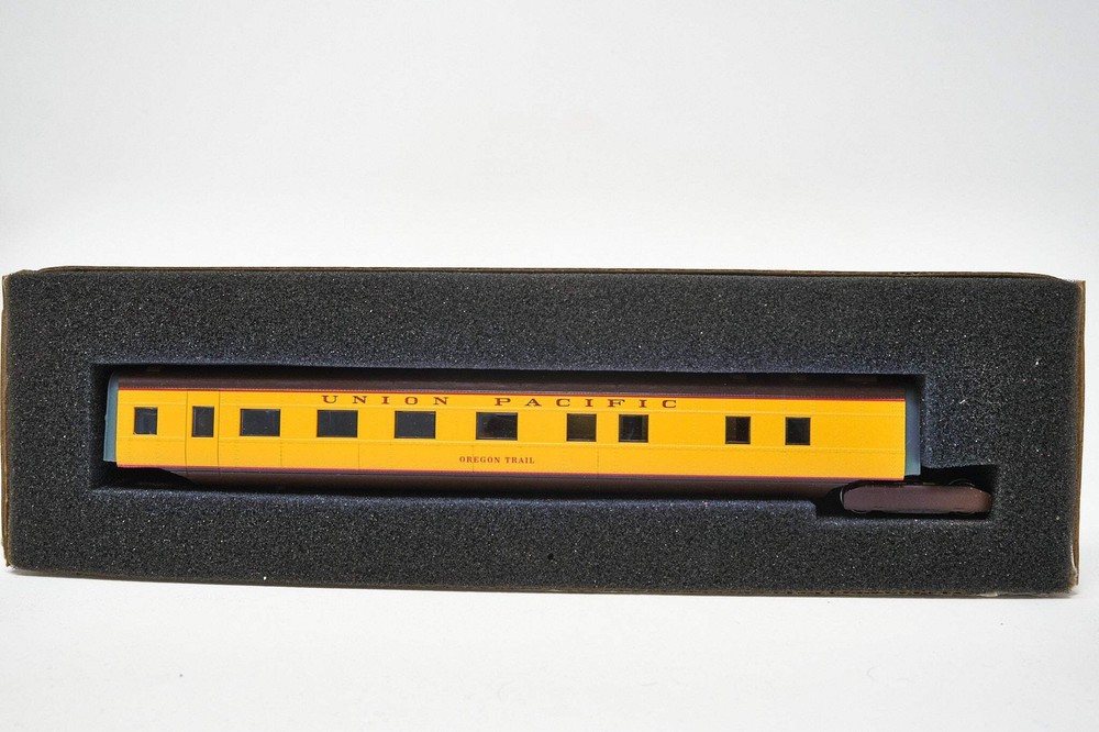 HO Scale M-10000 Add-On Pullman Car – Overland Trail (Add-on car only)