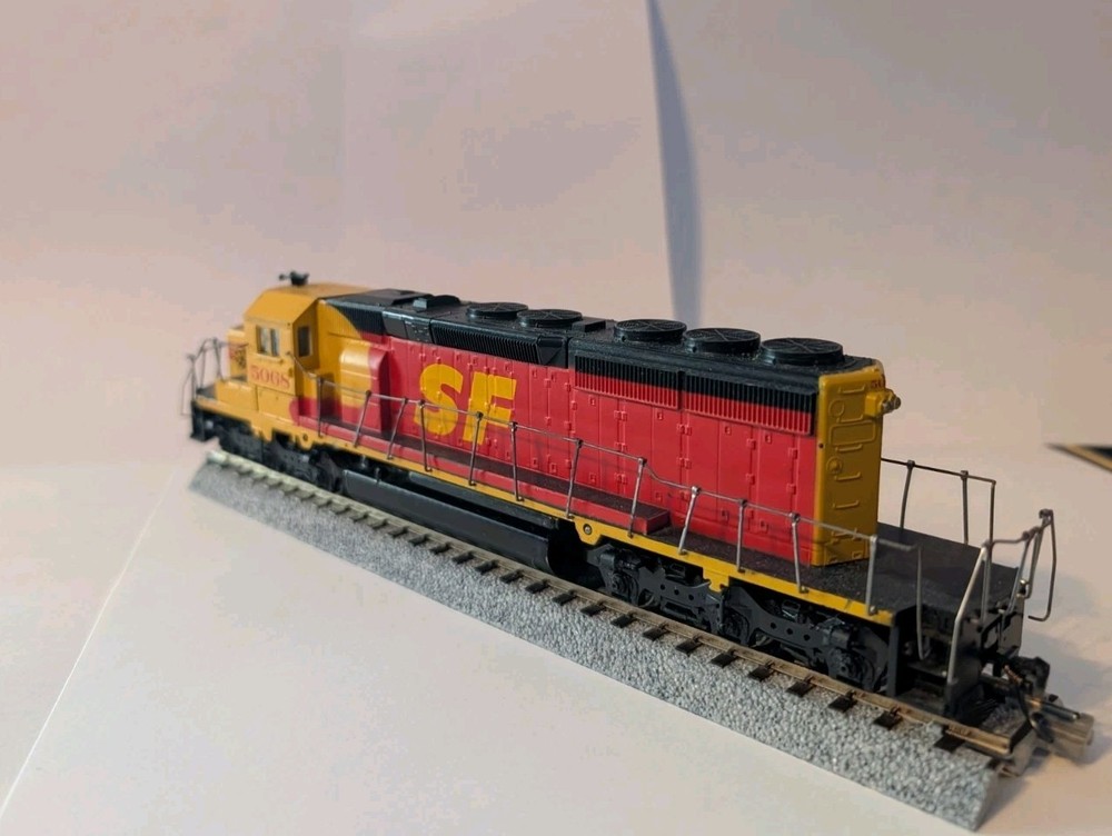Santa Fe 5068 HO Scale Diesel Locomotive SD-40 SPSF Kodachrome