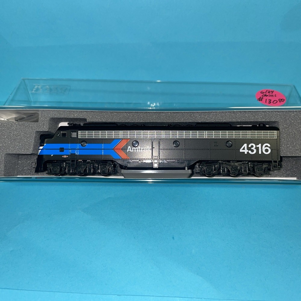 Kato 176-1971 EMD E8A Amtrak Day One #4316 DC