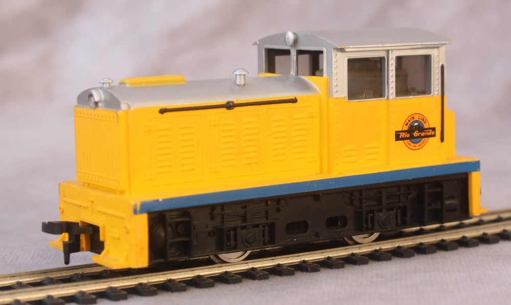 HO Scale Rio Grande Main Line Thru The Rockies Yellow Yard Switcher