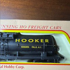 IHC HOOKER Gas HO Scale Tanker Train Car (New)