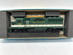 Athearn #4766 HO scale Southern GP59 Powered Diesel locomotive #4610 open box