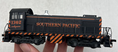 Atlas Ho Scale 1362 Southern Pacific Alco S-2 Diesel Switcher Locomotive – Read