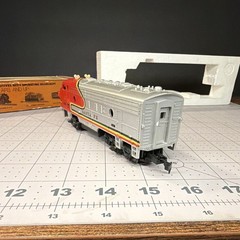 TYCO HO Santa Fe Diesel Locomotive 4015 Analog DC Two-Rail Lighted