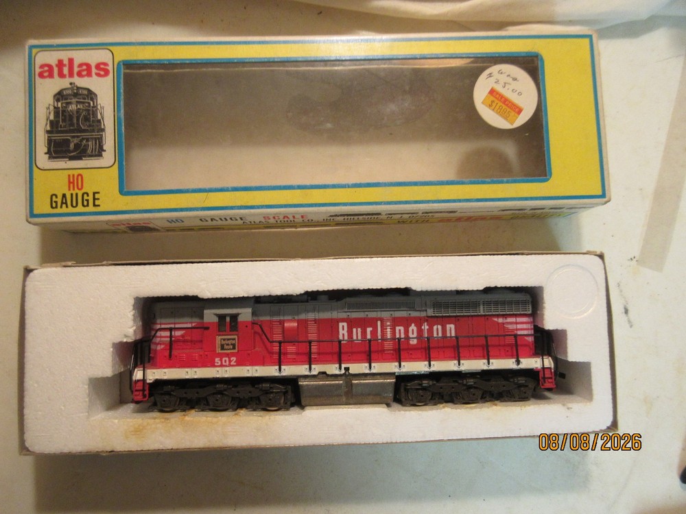 1-Atlas SD-24 Diesel in C-6 Condition Burlington Railroad colors, HO Scale