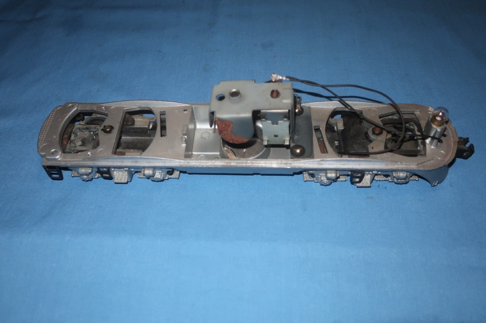 Lionel #2353 Santa Fe F3 Diesel Locomotive Dummy Unit. No Horn