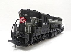HO IHC Premier 3826 New York Central SD-24 Powered Diesel Cab 5749 New Old Stock
