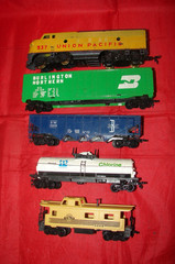 BACHMANN TYCO HO RAME US LOCOMOTIVE UNION PACIFIC 537 ELECTRIC TRAIN CARS