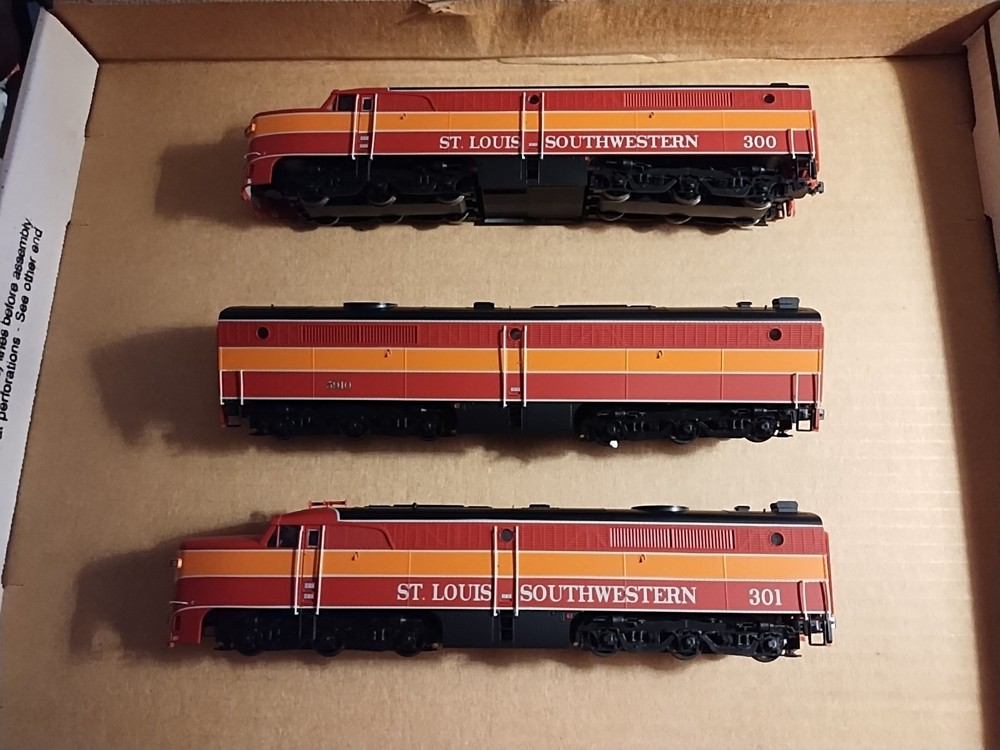 Proto2000 St. Louis & SW 21670/21671/21690 PA A/B/A Locomotive Set #300/301/5910
