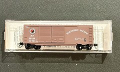 N Scale Micro-Trains 40′ double-door box car Northern Pacific NIB