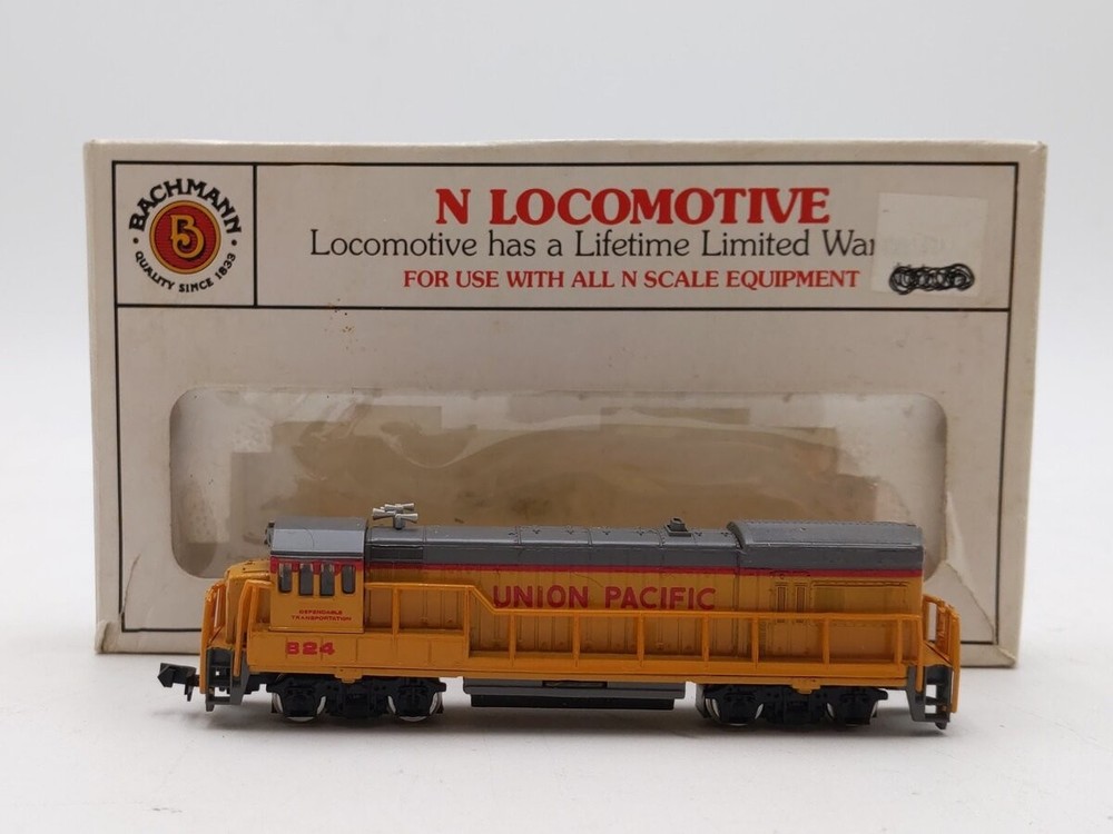 Bachmann N 51-635-07 EMD GP40 Diesel Southern Pacific #824 EX/Box