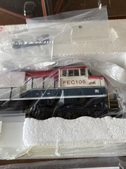 HO scale Smthe Florida East Coast FCE SD70M-2 Locomotive #105 DCC ready New