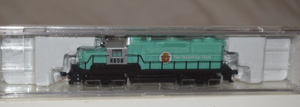 Micro Trains GP20 Diesel Locomotive Smokey Bear #X658 – N Gauge in Box