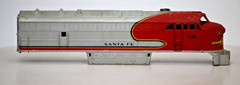 HO SCALE PLASTIC RED/GRAY PLASTIC 1:87 SCALE SANTA FE C-LINER LOCOMOTIVE SHELL