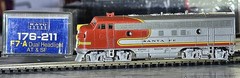 N Scale 1:160 Kato 176-211 ATSF F7A Pow. F7A Santa Fe Warbonnet Dual Headlight