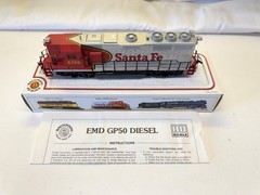 Bachmann HO Scale 1:87 Santa Fe EMD GP-50 ATSF #8759 Diesel Engine *Open Box*