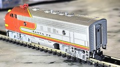 N Scale 1:160 Kato 176-211 ATSF F7A Pow. F7A Santa Fe Warbonnet Dual Headlight
