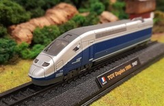 * N Scale * Amercom * SNCF 1995 TGV Duplex High-Speed Train * France *