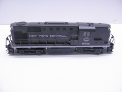 ATLAS /KATO DCC RS-11 LOCOMOTIVE NEW YORK CENTRAL #8006 – HO SCALE CK & RUNS