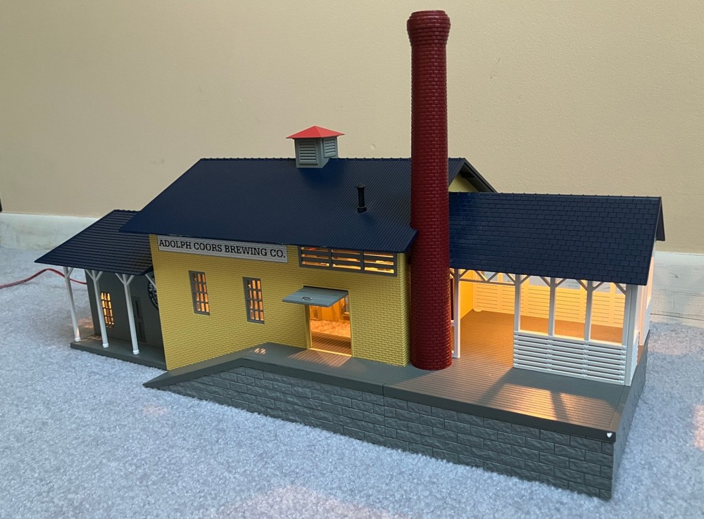 MTH 30-90220 yellow Coors Brewing Co. Brewery O Gauge AS IS NO SMOKE READ