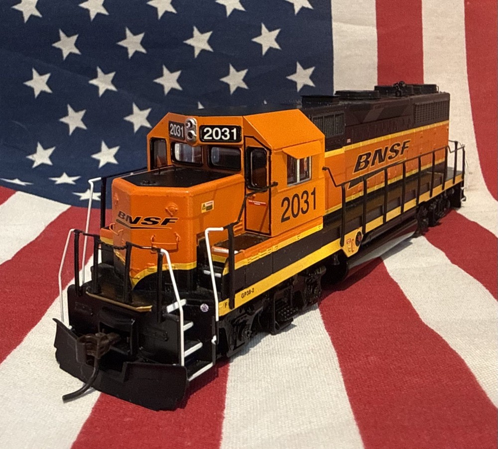 HO Scale Athearn RTR GP35 BNSF #2031 Digitrax DCC/DC Runs Excellent w/ Box
