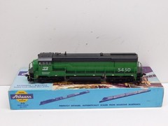 Athearn HO Blue Box Burlington Northern U30 Diesel Engine #5450-Unpowered Dummy