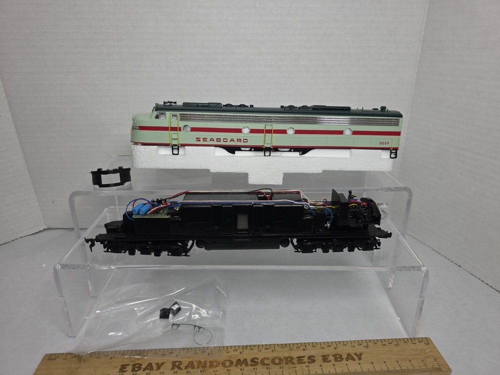 Proto 2000 HO Scale 21010 E8/9 Diesel Locomotive Seaboard SBD 3059 NOS