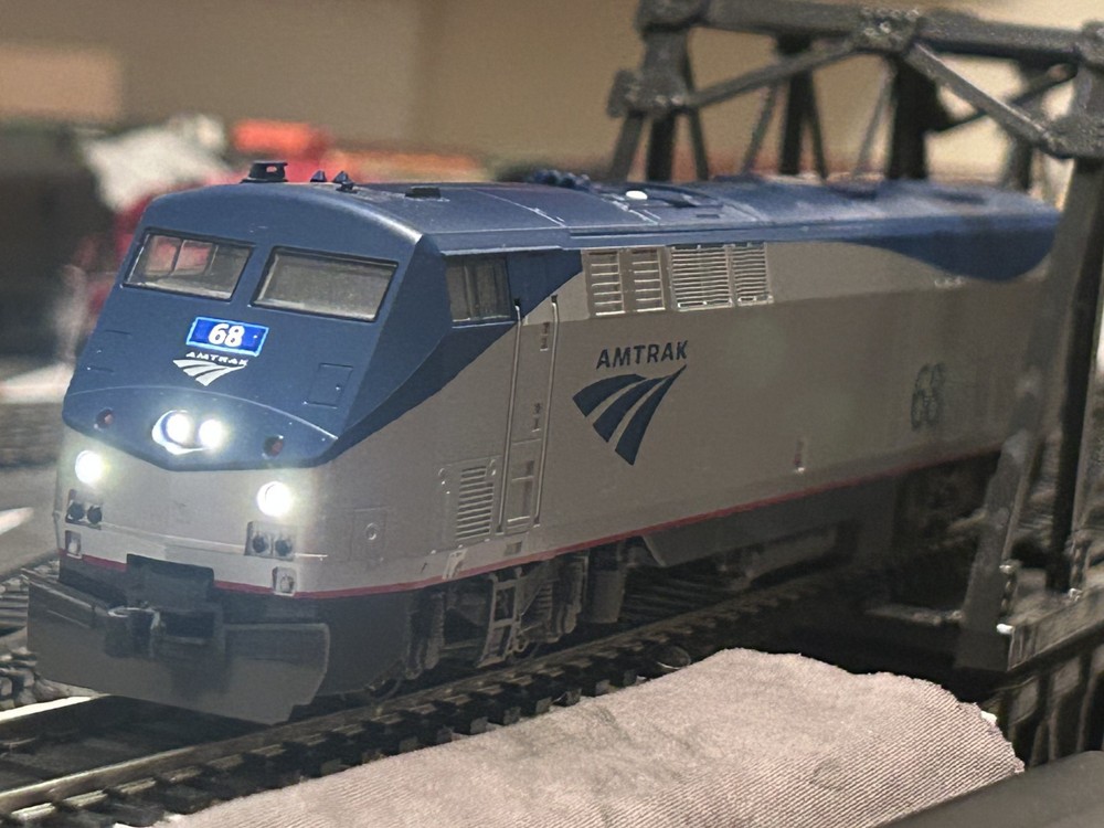 KATO special #37-6101-LS GP-42 “Genesis” Amtrak Phase Vb #68 w/ESU Lok Sound DCC
