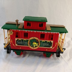 Eztec North Pole Express Xmas Train Engine Scientific Toy G Gauge Caboose