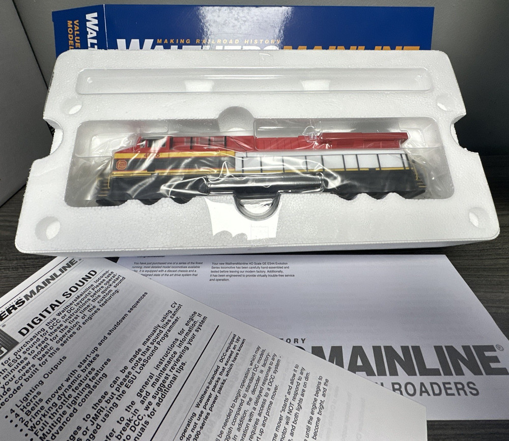 Walthers MainLine #910-20219 GE ES44AC GEVO Kansas City Southern #4686 w/DCC/SND