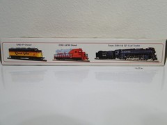 Vintage Bachmann Santa Fe EMD F9 Diesel HO Scale Train Locomotive With Box