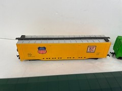 x4 LOT HO Scale Trains Locomotive Large Box Cars Burlington Southern Weyer UP RR
