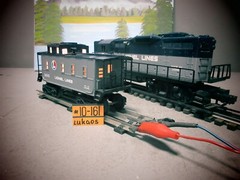 Lionel O Gauge Railscope GP-9 Diesel Locomotive #3000 &16515 CABOOSE W/LIGHT.