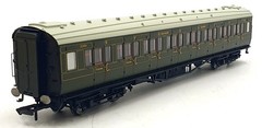 Hornby OO Gauge (1/76) R 4297B – SR Maunsell Corridor 3rd Class Coach ‘2350’