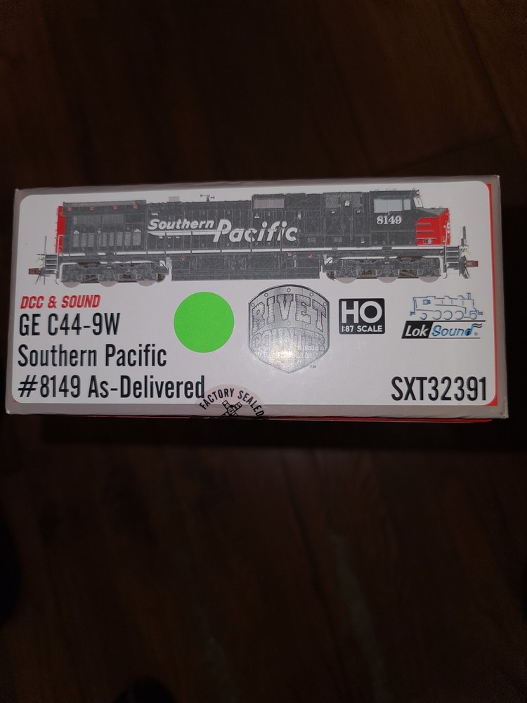 ScaleTrains Rivet Counter Dash 9-44CW. Southern Pacific 8149. DCC/SND.